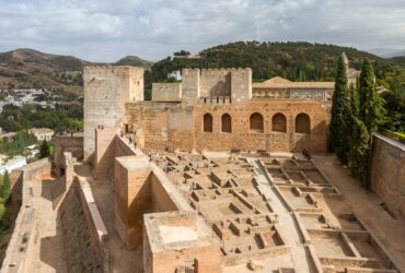 Descubre la Alhambra: Las Mejores Visitas Guiadas en Español Alhambra